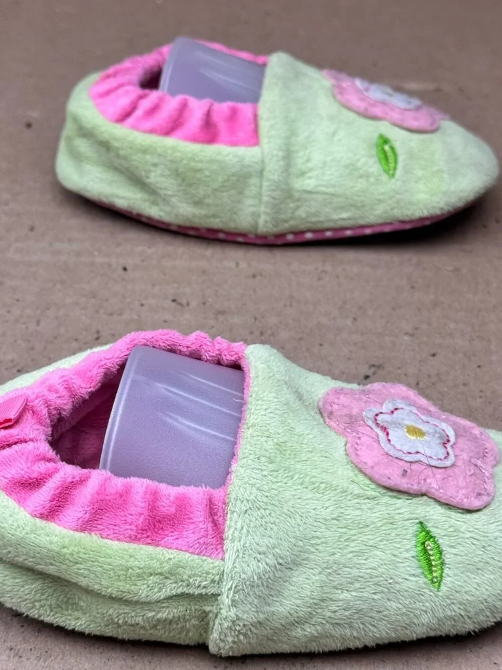 Garanimals Baby Girls Size 7/8 Green Pink Flower Slippers Need Clean